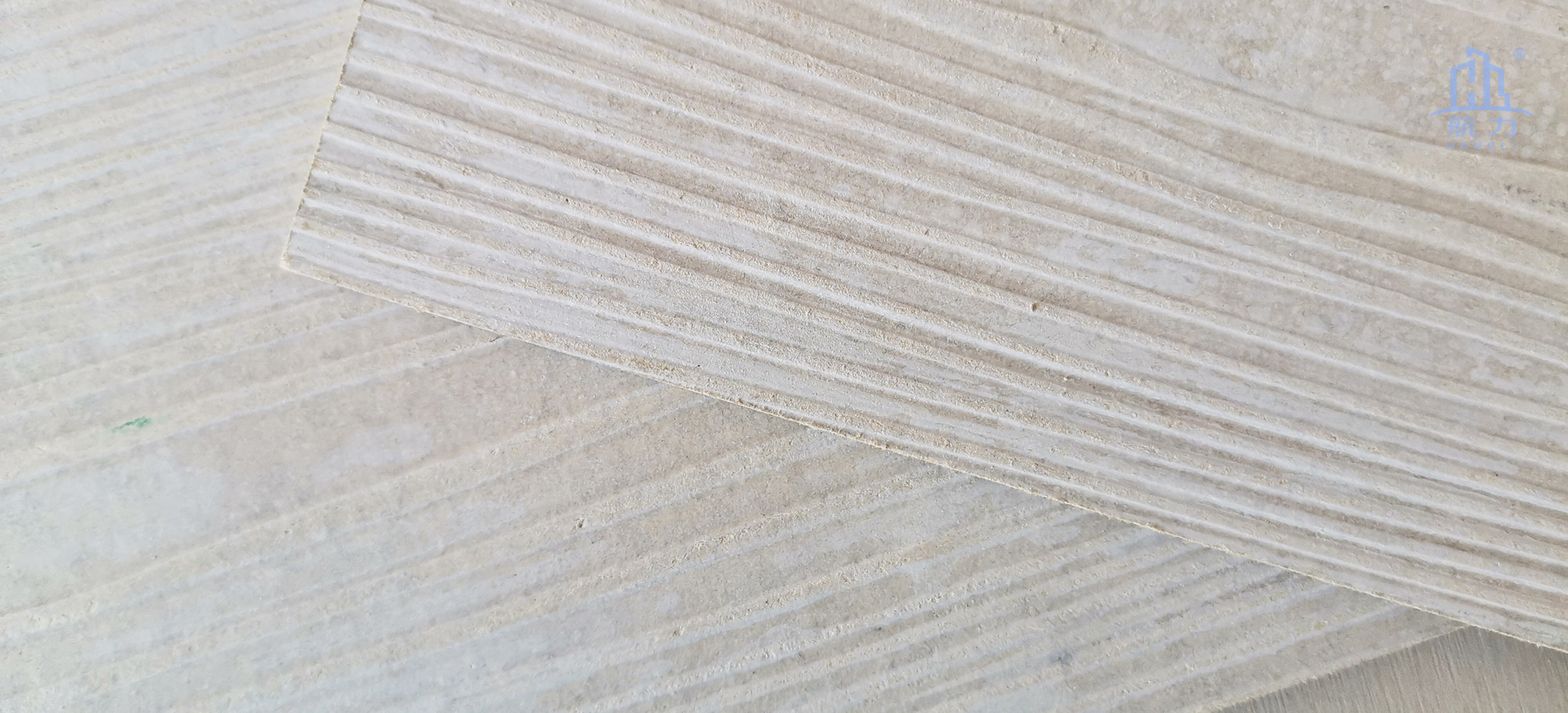 木紋水泥板系列的規(guī)格是：長度3050mm，寬度192mm