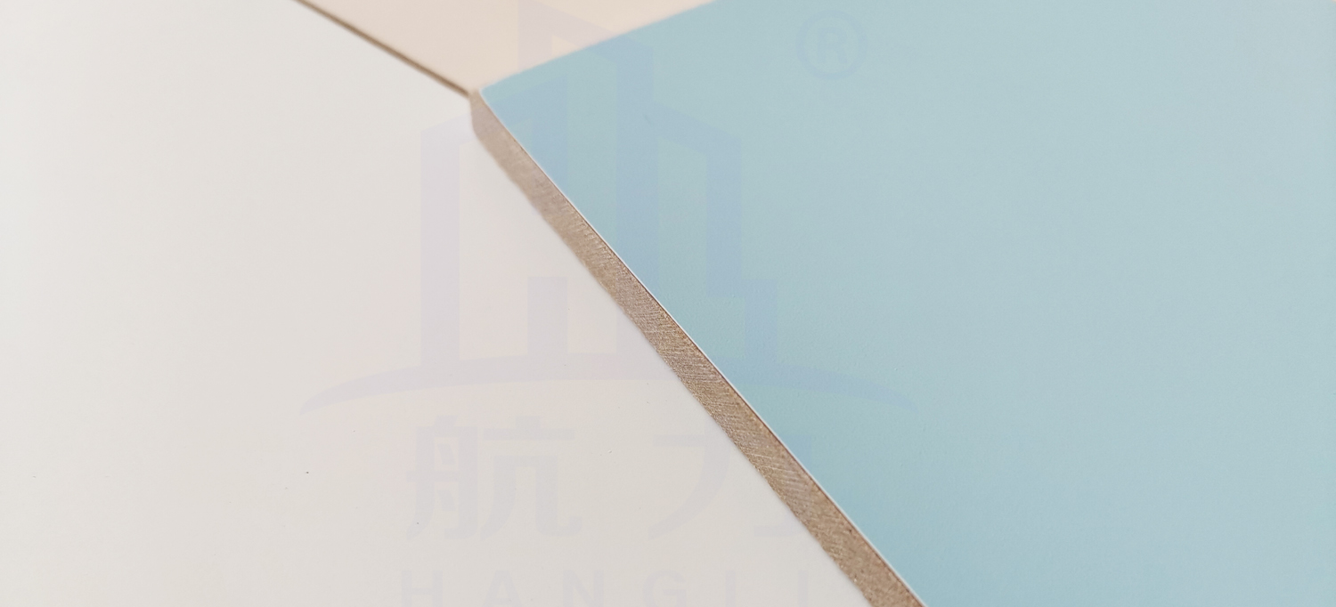 以石英纖維防火板為基材；  ●綠色環(huán)保，無甲醛、無石棉；  ●A級阻燃，防火、防潮；  ●堅固耐用，超長壽命；  ●質輕高強、隔音隔熱；  ●裝配式安裝，省時、省力、經濟；  ●表面涂層使用納米無機涂料，抗菌、防腐、防蛀、易清潔；