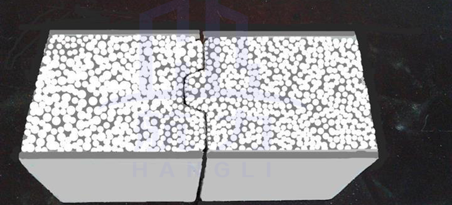 輕質(zhì)復(fù)合節(jié)能墻板在1000℃高溫下耐火極限超過(guò)4小時(shí)，而且不散發(fā)有毒有害氣體，不燃性能達(dá)到國(guó)家A級(jí)標(biāo)準(zhǔn)。